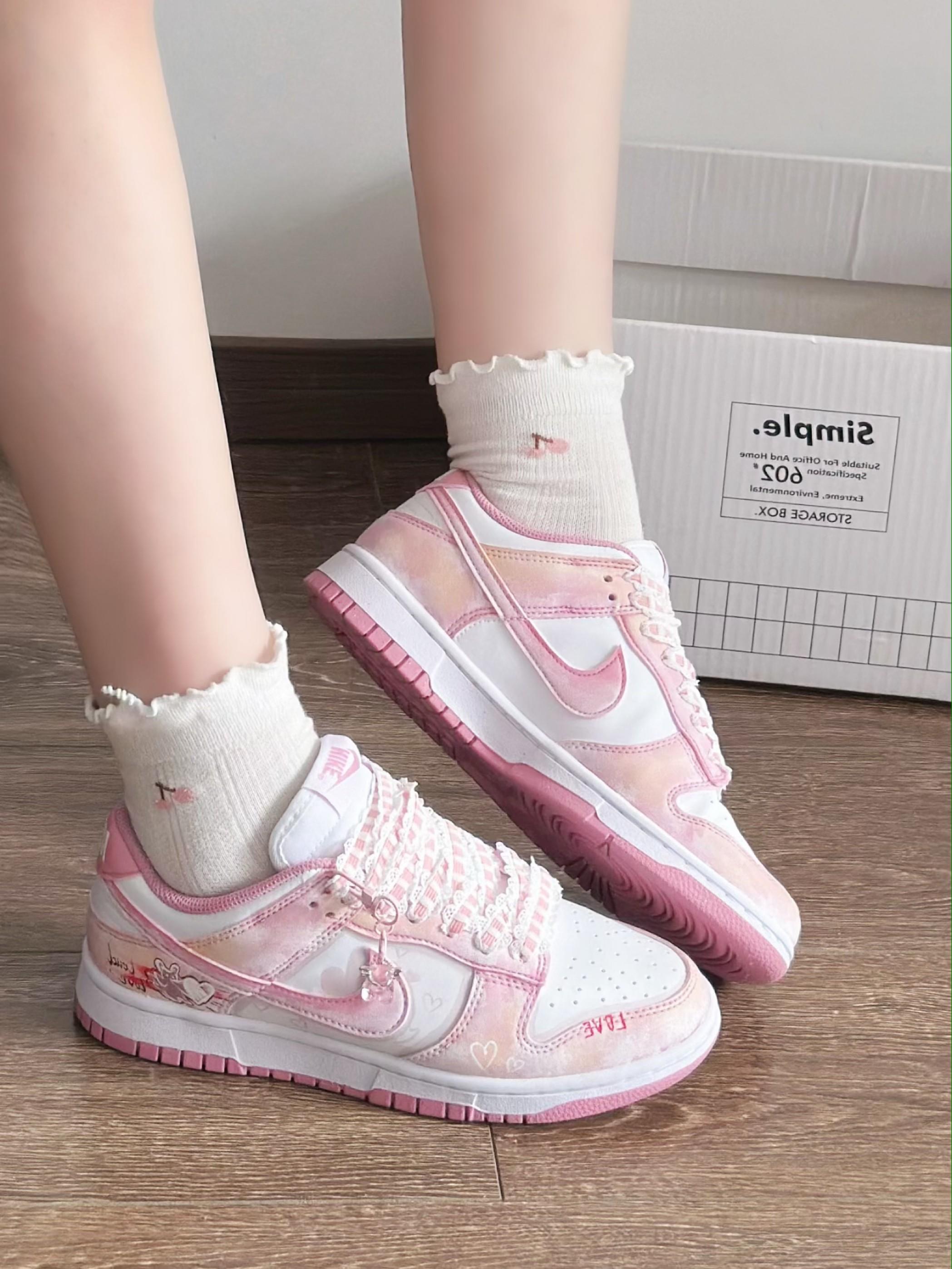 一鞋多搭✨樱花粉Dunk解锁春日甜妹穿搭